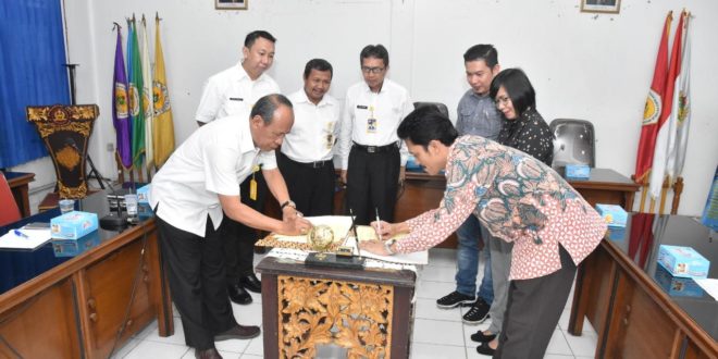 Jalin Kerja Sama Industri, Universitas PGRI Palembang dan OPI Mall Teken MoU