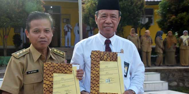 Rektor UPGRI Palembang Mendapat Kehormatan Menjadi Pembina Upacara di SMAN 7 Prabumulih