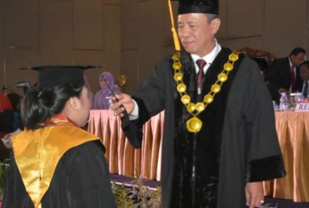 Universitas PGRI Palembang Wisuda 813 Orang Lulusan