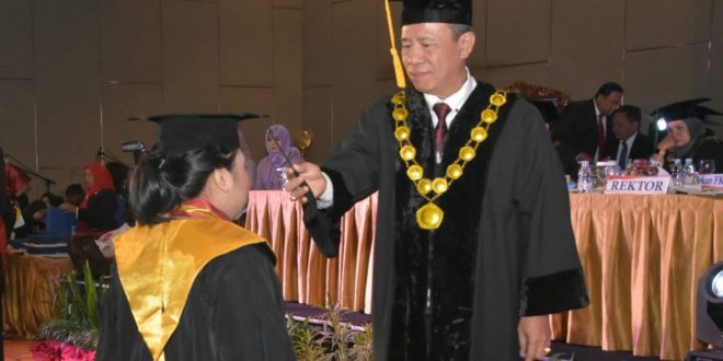 Universitas PGRI Palembang Wisuda 813 Orang Lulusan