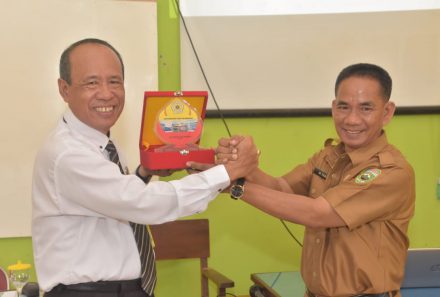 Kepsek dan Guru SMAN 1 Talang Kelapa Sambut Hangat Silaturahmi Rektor Universitas PGRI Palembang
