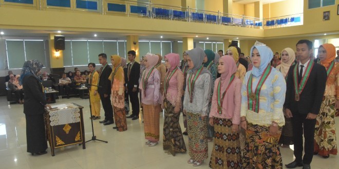 24 Mahasiswa FE Universitas PGRI Palembang Raih Predikat Dengan Pujian