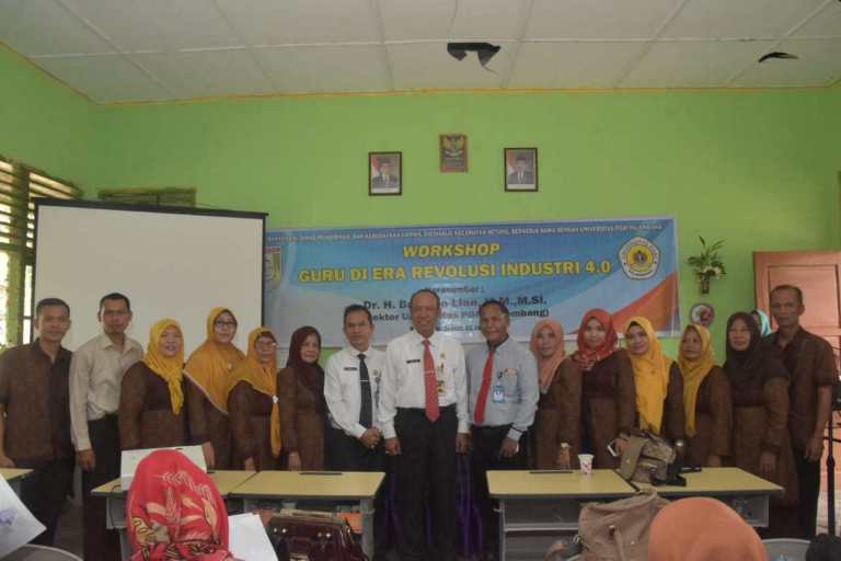 Rektor Universitas PGRI Palembang Menjadi Nara Sumber Workshop Guru di Era Revolusi Industri 4.0