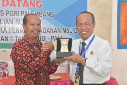 Rektor Universitas PGRI Palembang Silaturahmi Sekaligus Teken MoU dengan Ketua MKKS SMA PALI dan Kepsek