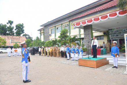 Rektor Universitas PGRI Palembang Didaulat Jadi Pembina Upacara di SMAN 1 Sekayu Muba