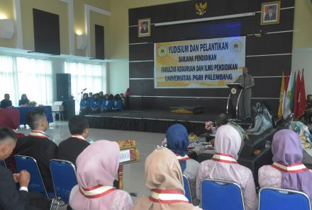 FKIP Universitas PGRI Palembang Lantik 105 Sarjana Baru