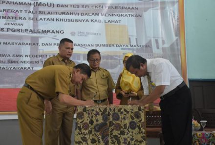 Universitas PGRI Palembang Jalin Kerja Sama dengan SMKN 1 Lahat