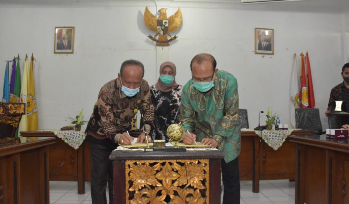 Berkas MoU Diteken, Universitas PGRI Palembang Resmi Kerja Sama dengan Seameo Ceccep