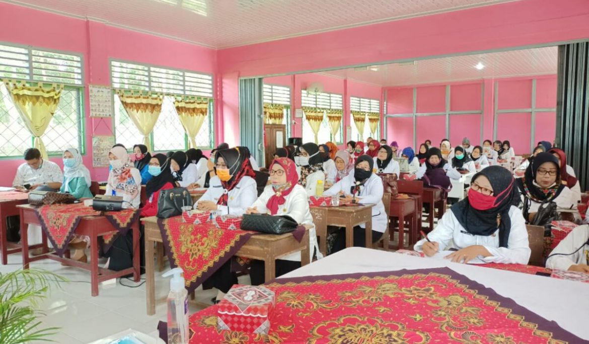 Ajarkan RPP Inspiratif, Dosen PGSD FKIP Universitas PGRI Palembang Gelar PkM di SDN 4 Tanjung Raja