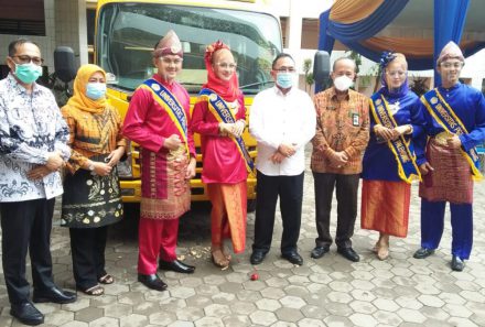 Universitas PGRI Palembang Terima Bantuan Satu Unit Bus dari Kemenhub