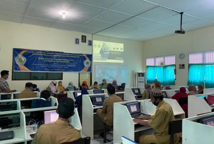 Tim PkM Prodi Pendidikan Matematika FKIP Universitas PGRI Palembang Gelar Pelatihan Pembuatan Buku Elektronik