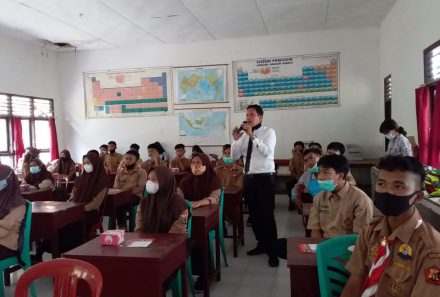 Dosen Prodi Biologi Universitas PGRI Palembang Gelar PkM di SMA Negeri 2 Muara Dua