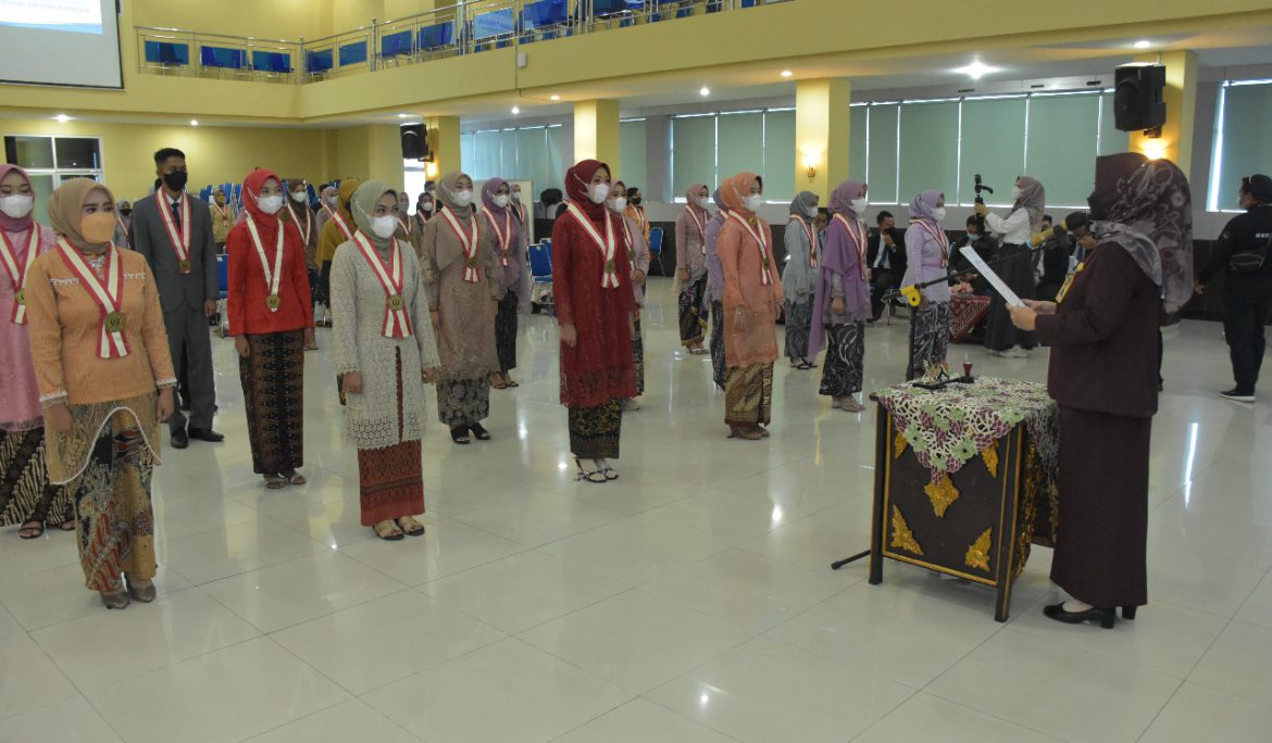 Yudisium dan Lantik Sarjana Baru, FKIP Universitas PGRI Palembang Terus Tingkatkan Kualitas Lulusan