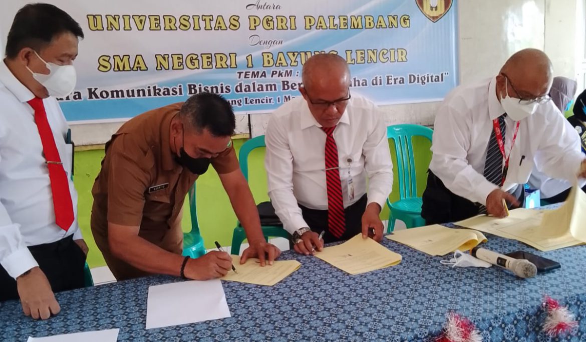 Dosen FEB Universitas PGRI Palembang Gelar PkM di SMAN 1 Bayung Lencir Muba