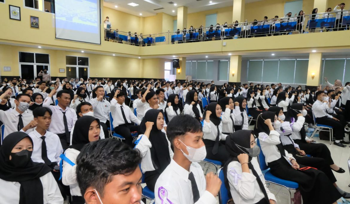Ribuan Mahasiswa Baru UPGRI Palembang Ikuti PKKMB Secara Tatap Muka dan Virtual