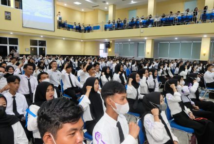 Ribuan Mahasiswa Baru UPGRI Palembang Ikuti PKKMB Secara Tatap Muka dan Virtual