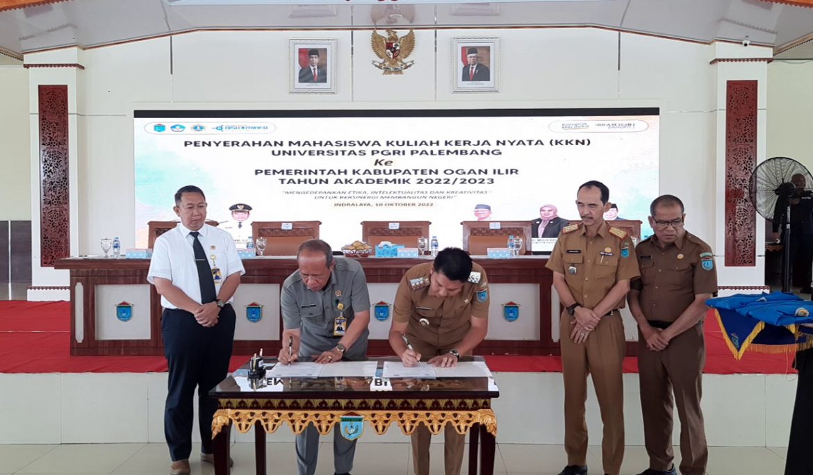 Rektor Universitas PGRI Palembang Serah Terimakan  109 Mahasiswa KKN Universitas PGRI Palembang Kepada Bupati Ogan Ilir