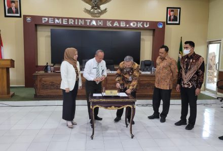 Gandeng Pemkab OKU, Universitas PGRI Palembang Lepas Mahasiswa KKN