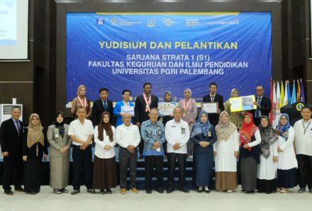 Peduli Sesama, HMPS Prodi Pendidikan Bahasa Indonesia dan Alumni UPGRIP Beri Bantuan UKM Mahasiswa Berprestasi