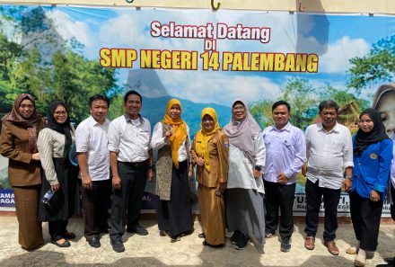 Dosen Prodi Pendidikan Bahasa Indonesia UPGRIP Ajak Guru di SMPN 14 Palembang Berinovasi dalam Mengajar