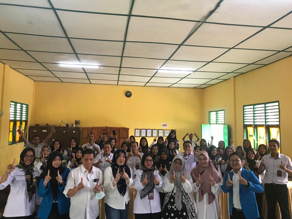 Tim Dosen PPs UPGRIP Berikan Pelatihan Public Speaking Bagi Guru di SMPN 11 Prabumulih