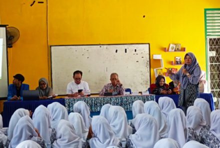 Prodi Teknik Elektro Fakultas Teknik dan Informatika UPGRIP Lakukan PkM di SMAN 1 Jejawi