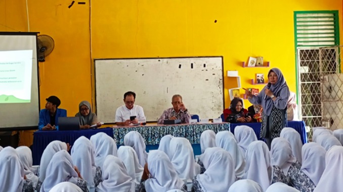 Prodi Teknik Elektro Fakultas Teknik dan Informatika UPGRIP Lakukan PkM di SMAN 1 Jejawi